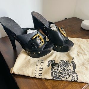 Burberry clogs